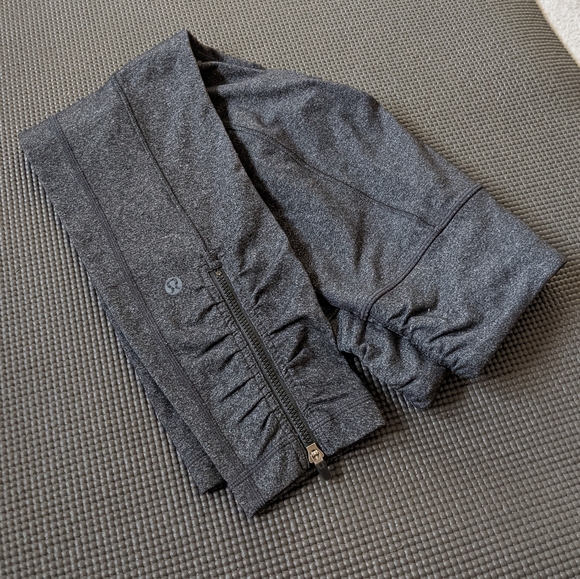 Grey Lululemon crops - Picture 2 of 4